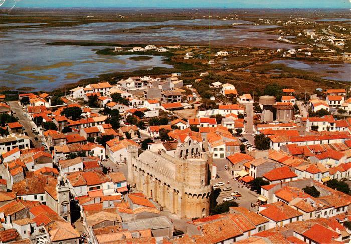Les Saintes-Maries-de-la-Mer Vue aerienne Eglise fortifiee Les Mas C