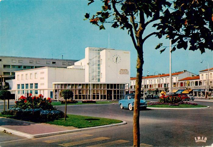 Royan 17 La Poste et l’Avenue de la Republique