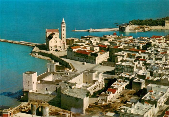 Trani IT Il Castello Svevo e la Cattedrale Veduta aerea
