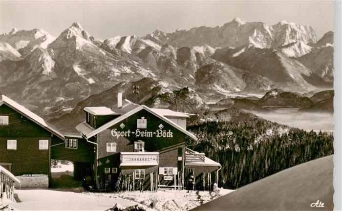 Nesselwang Allgaeu Bayern Sportheim Boeck mit Saeuling und Zugspitze
