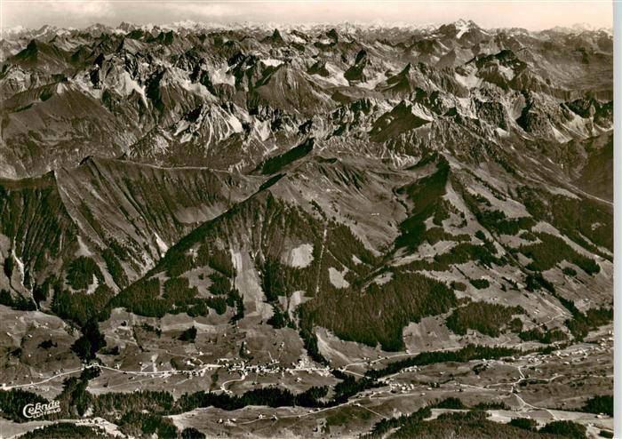 Riezlern Kleinwalsertal Vorarlberg Fliegeraufnahme mit Fellhorn und Kanzelwand