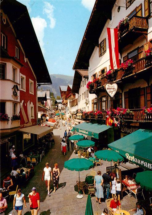 Zell See AT Fussgaengerzone Dreifaltigkeitszone mit Schmittenhoehe