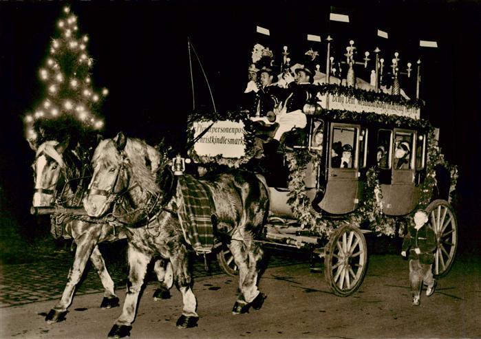 Nuernberg Weihnachtspostkutsche vom Christkindlesmarkt