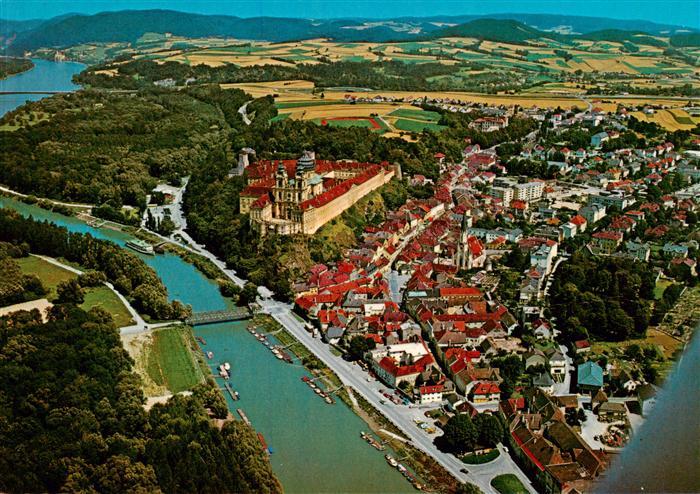 Melk Donau Niederoesterreich AT Benediktinerstift Melk Fliegeraufnahme
