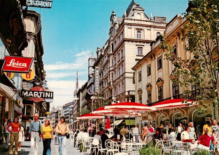 Wien AT Kaerntnerstrasse mit Stephansdom