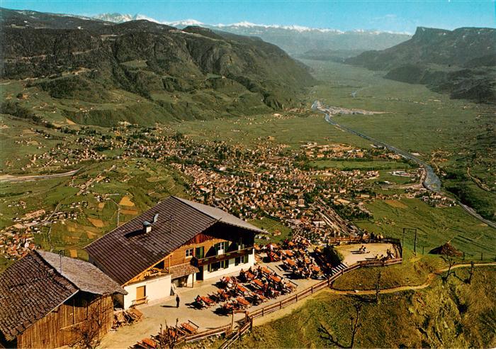 Hochmuter Dorf-Tirol Suedtirol IT Fliegeraufnahme mit Blick nach Meran und ins E