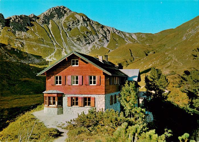 Traualpsee Tannheim Tirol AT Landsbergerhuette mit Steinkarspitze