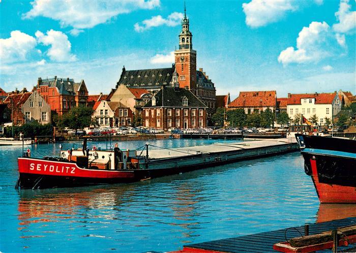 Leer Ostfriesland Hafen mit Rathaus