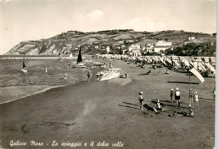 Gabicce Mare IT La spiaggia e il dolce colle