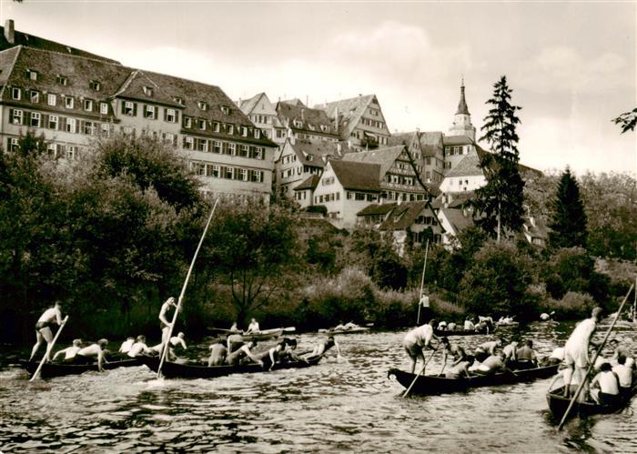 TueBINGEN BW Stocherkahnrennen der Studenten auf dem Neckar