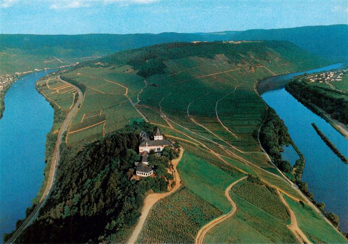 Alf Bullay Mosel Moselschleife mit Blick auf Jugendburg Marienburg und Bergcafe