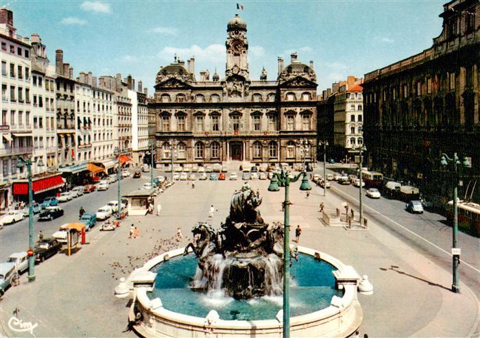 Lyon 69 Rhone Place des Terreaux Hotel de Ville Fontaine Bartholdi