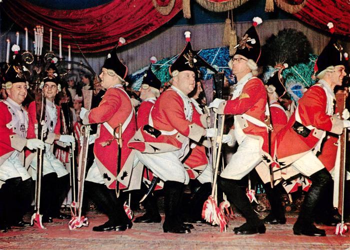 Koeln  Rhein Karneval Die Roten Funken beim traditionellen Stippe Foettche