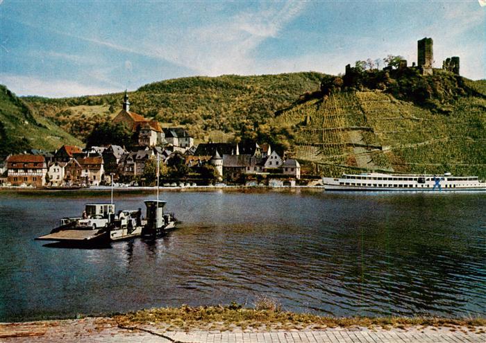 Beilstein Mosel Karmelitenkloster mit Burgruine Metternich und Moselfaehre