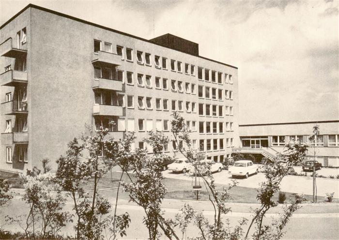 Wuerzburg Bayern Kreisalters- und Pflegeheim Suedseite mit Haupteingang