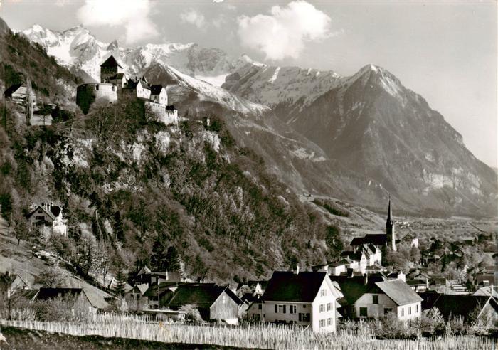 Vaduz Liechtenstein FL Ansicht mit Blick zum Schloss mit Rappenstein und Falknis