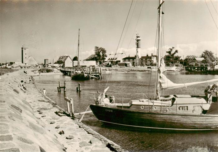 Timmendorf Insel Poel Hafen und Leuchtturm