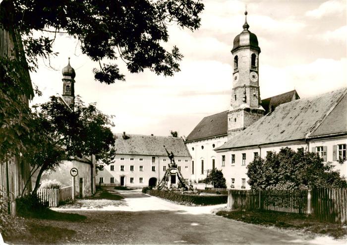 Weyarn Dorfplatz Kirche