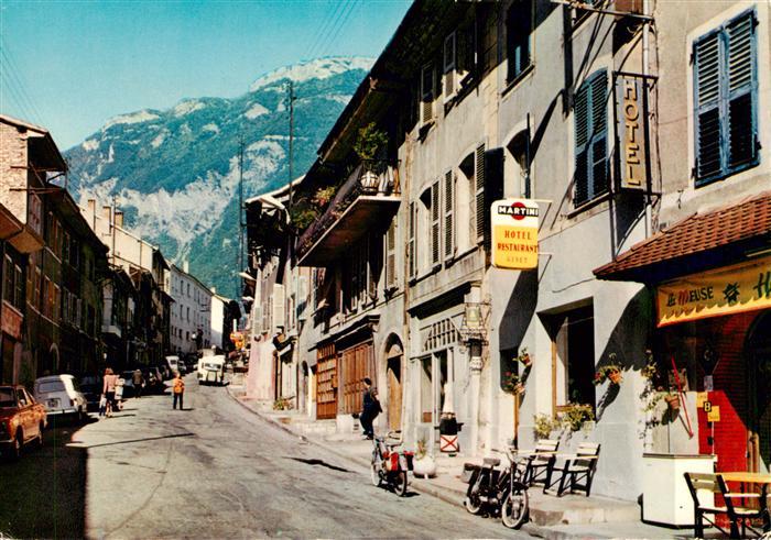 Montmelian 73 Dans le vieux quartier la rue Principale Au fond le Rocher de la S