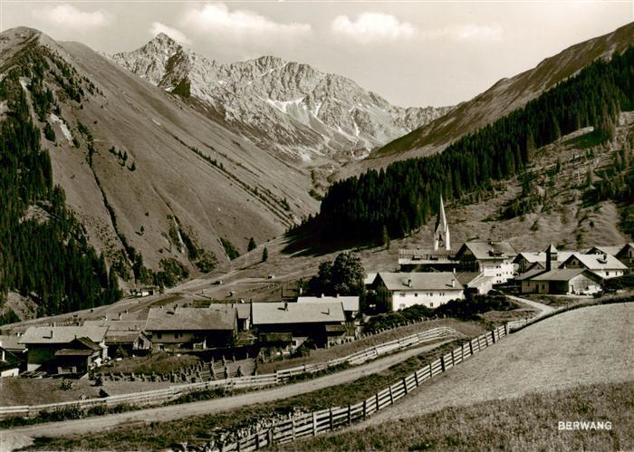 Berwang Tirol AT mit Kamp und Roter Stein