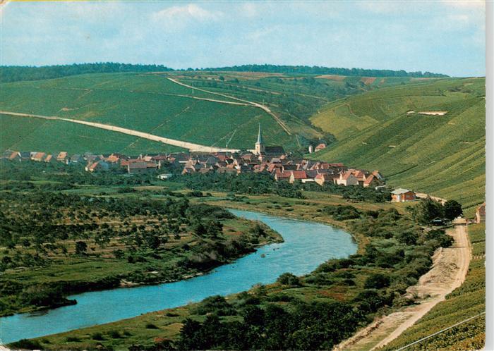 Escherndorf Volkach Panorama Blick ueber den Main Weinberge