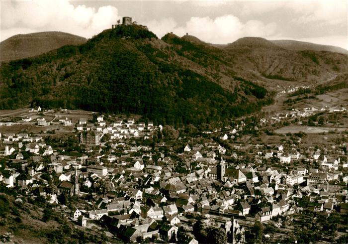 Annweiler Trifels Fliegeraufnahme mit Trifels Anebos und Muenz