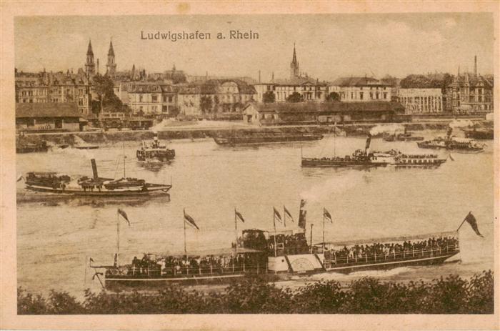 Ludwigshafen  Rhein Blick ueber den Rhein Dampfer