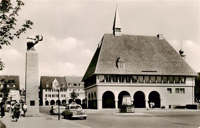 FREUDENSTADT BW Gedenksaeule und Stadthaus