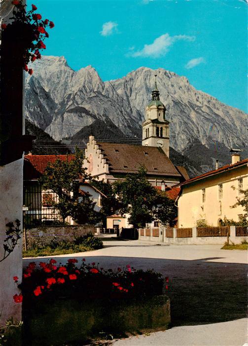 Absam Tirol AT Dorfplatz mit Kirche und Bettelwurf