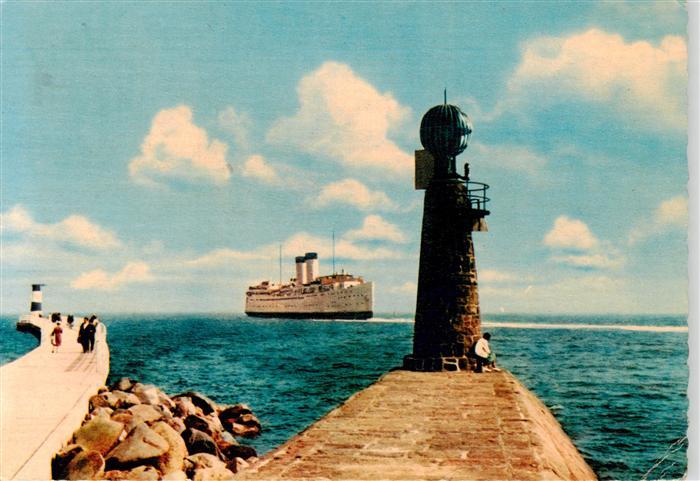 Travemuende Ostseebad Mole Leuchtturm Ozeandampfer