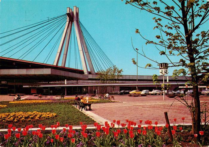 Ludwigshafen  Rhein Neuer Bahnhof mit Haengebruecke