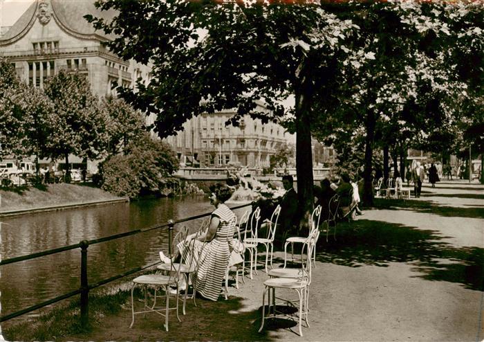 DuessELDORF  CITY Pariser Stuehlchen auf der Koenigsallee