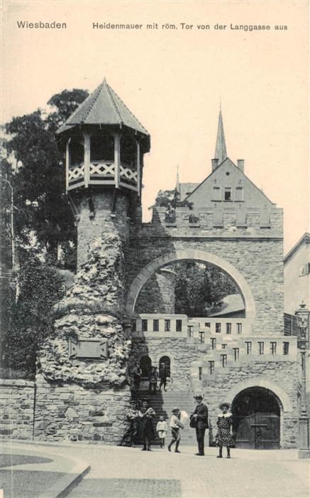 Wiesbaden Heidenmauer mit roem Tor von der Langgasse aus