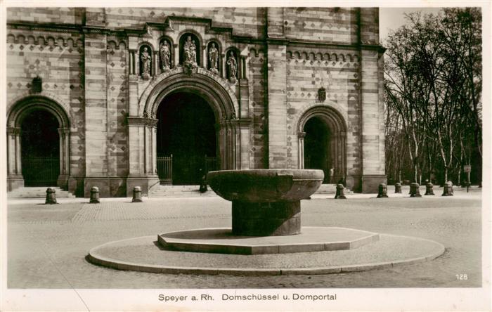 Speyer Rhein Domschuessel und Domportal