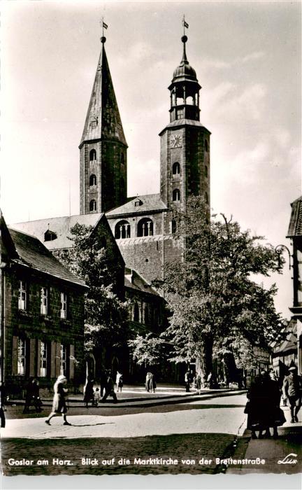 GOSLAR Harz Niedersachsen Blick auf die Marktkirche von der Breitenstrasse