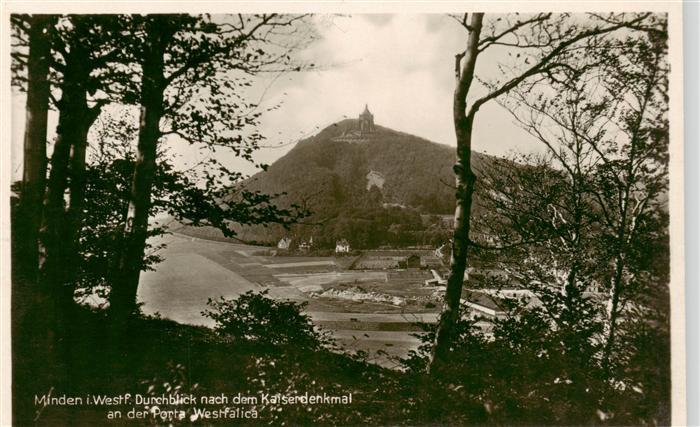 Minden  Westfalen Weser Durchblick zum Kaisersdenkmal an der Porta Westfalica