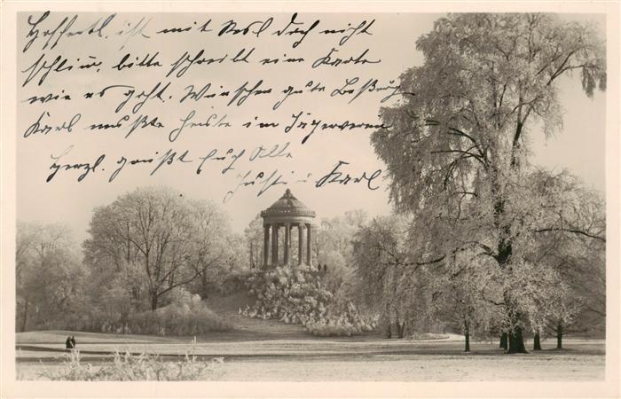 Muenchen Bayern Partie im Englischen Garten