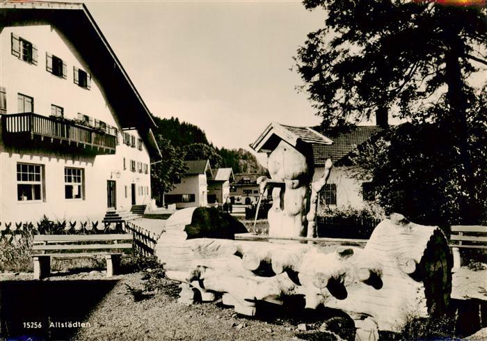 Altstaedten Allgaeu Ortsmotiv mit Dorfbrunnen