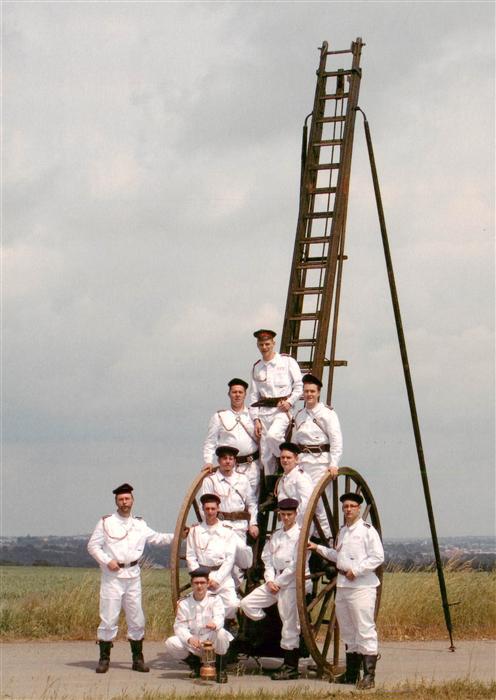 Neukirchen Pleisse Schiebeleiter im Handzug Freiwillige Feuerwehr