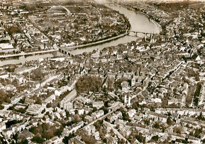 Basel BS Fliegeraufnahme mit Spalentor Mittlere und Wettsteinbruecke