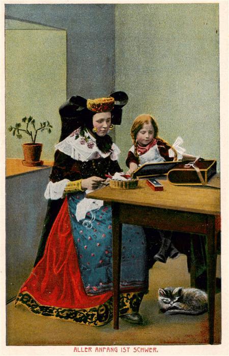 Bueckeburg Volkstrachten aus Bueckeburg und Schaumburg Lippe Mutter mit Kind