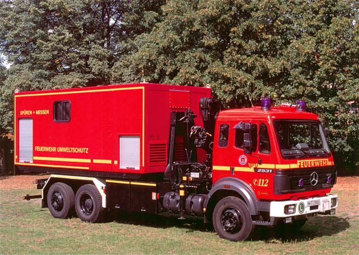 Feuerwehr Fire-Brigade Pompiers Bomberos Hamburger Feuerwehr Mercedes-Benz 2531