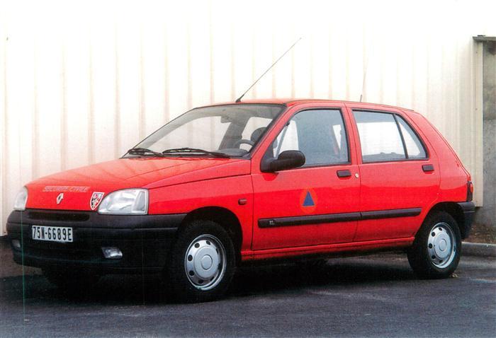 Feuerwehr Fire-Brigade Pompiers Bomberos Renault Clio