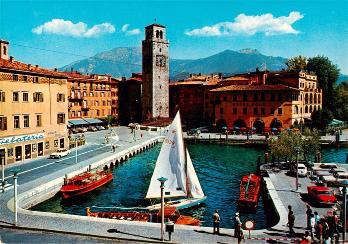 Riva  del Garda IT Hafenpartie