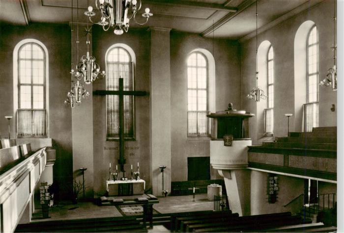 Seifhennersdorf Kreuzkirche Inneres mit Altar Kanzel und Taufstein