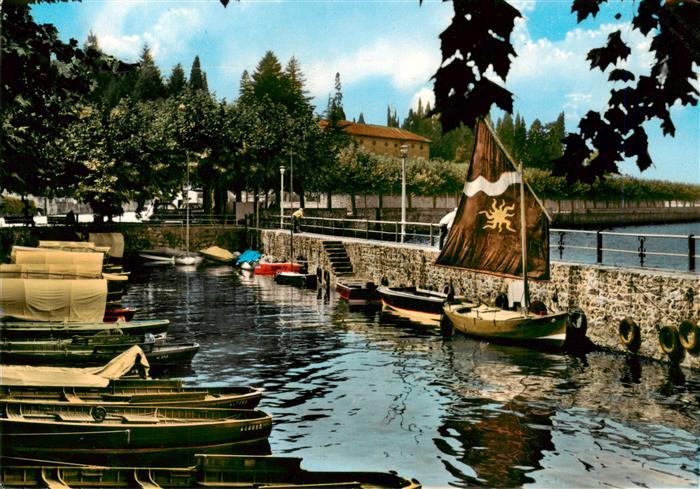 Porto Valtravaglia Portovaltravaglia IT Hafenpartie