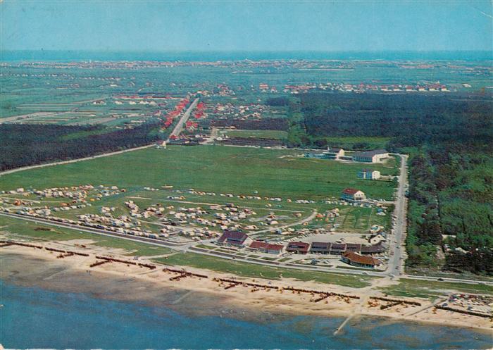 Sahlenburg Cuxhaven Strand mit Zeltplaetzen und Wernerwald Fliegeraufnahme