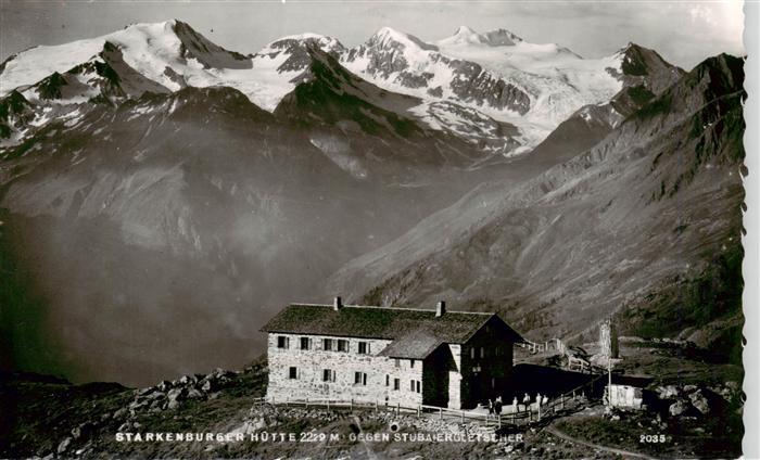 Starkenburgerhuette 2229m Stubaital AT mit Stubaiergletscher