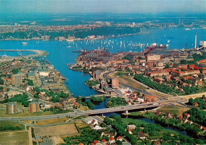 Kiel Schwentine und Segelregatta auf der Foerde Fliegeraufnahme