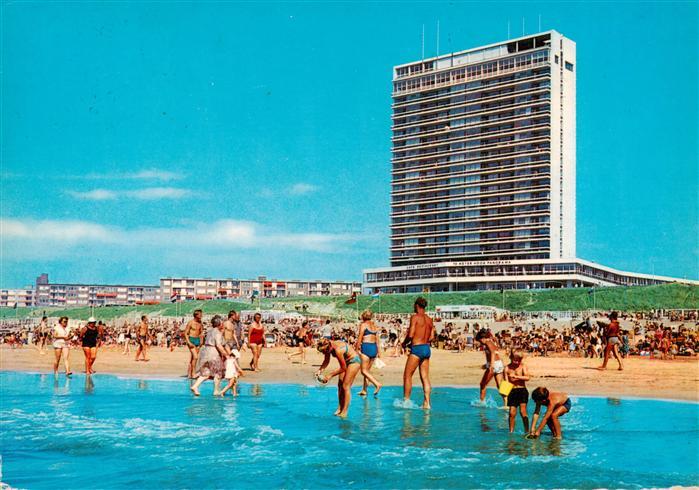 Zandvoort -aan-Zee Noord Holland NL Strand met Bouwes Palace